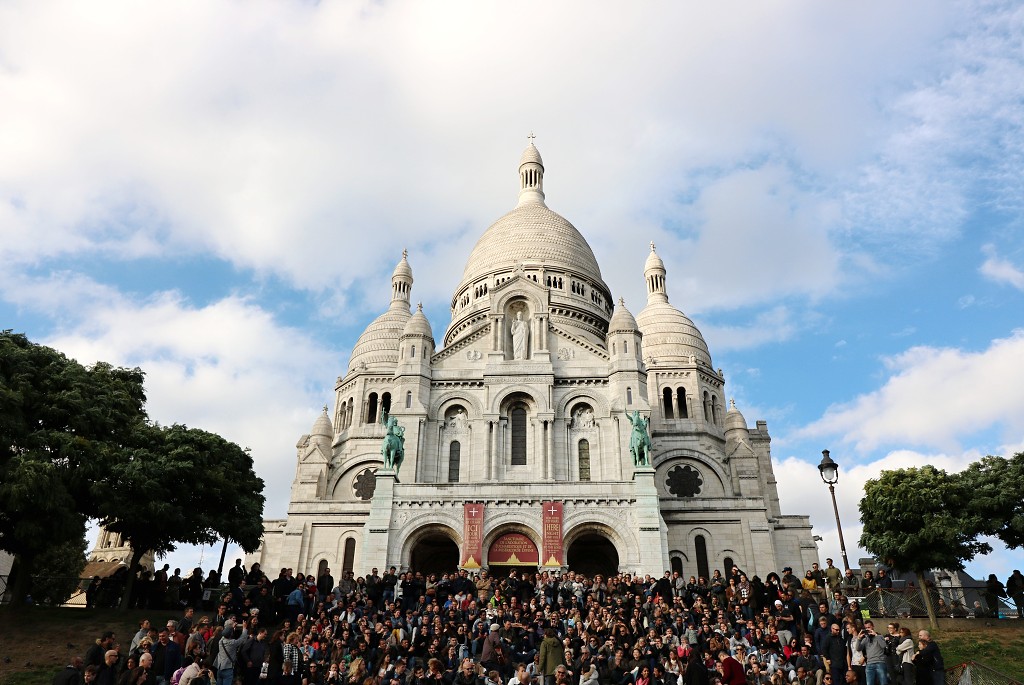 parijs france frankrijk eifeltoren basilique du Sacre coeur Arc de Triomphe Opera Garnier paris place concorde notre dame kathedraal kerk louvre museum basiliek